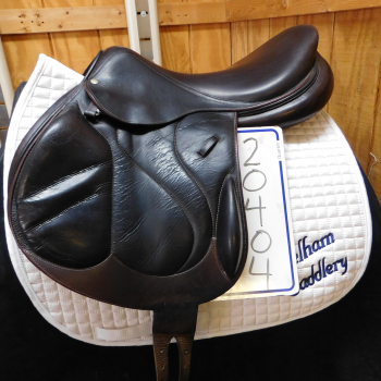 Pelham Saddlery: Devoucoux Chiberta Used Close Contact Saddle 18.5